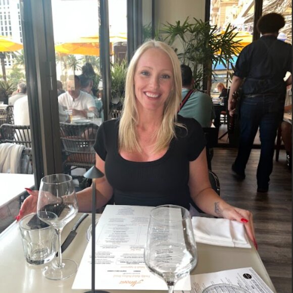 Meet your Posher, Sandi - Picture 1 of 5